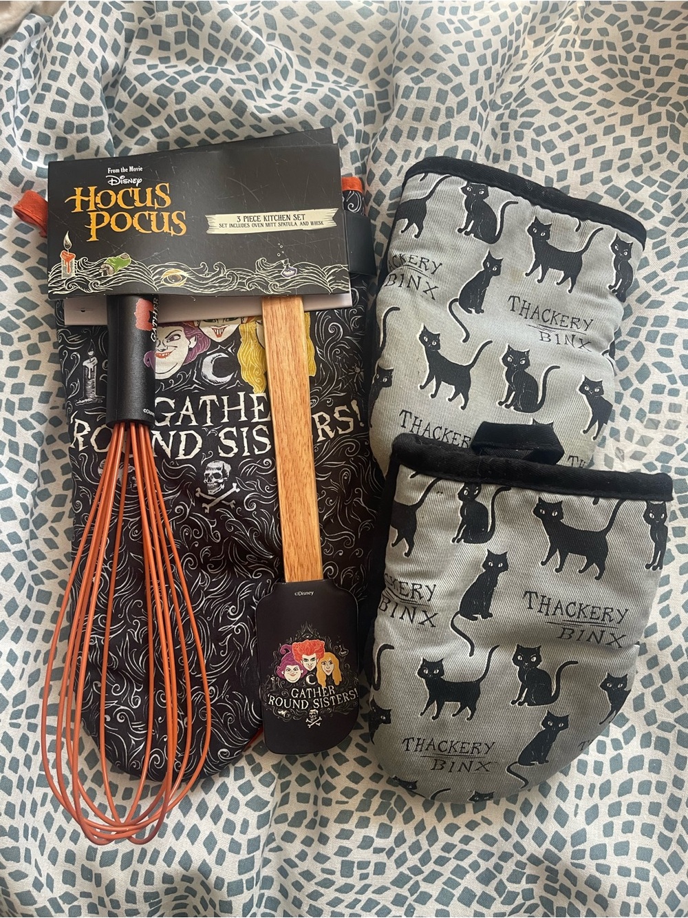 Disney Hocus Pocus 'Gather Round Sisters' Kitchen Set